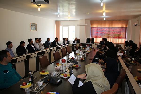 همزمان با هفته‌ی معلم</br>رییس کانون زبان ایران با مدرسان و کارکنان کانون زبان استان چهارمحال و بختیاری دیدار کرد
