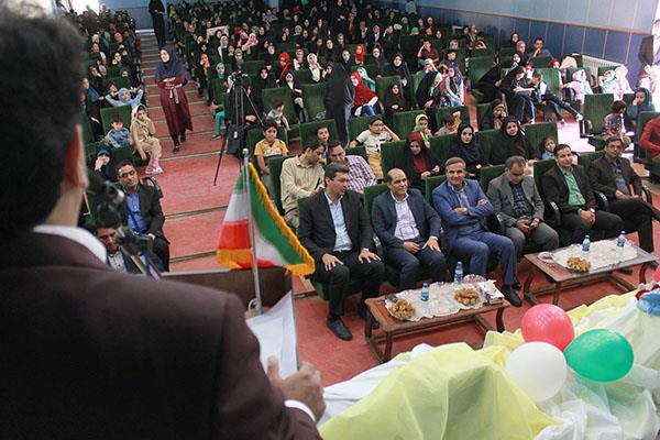 برگزاری مراسم "یک روز شاد با کانون" در مهریز