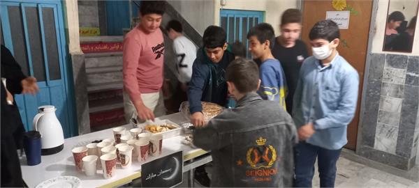 برگزاری ضیافت افطار در کانون زبان شهرستان نکا