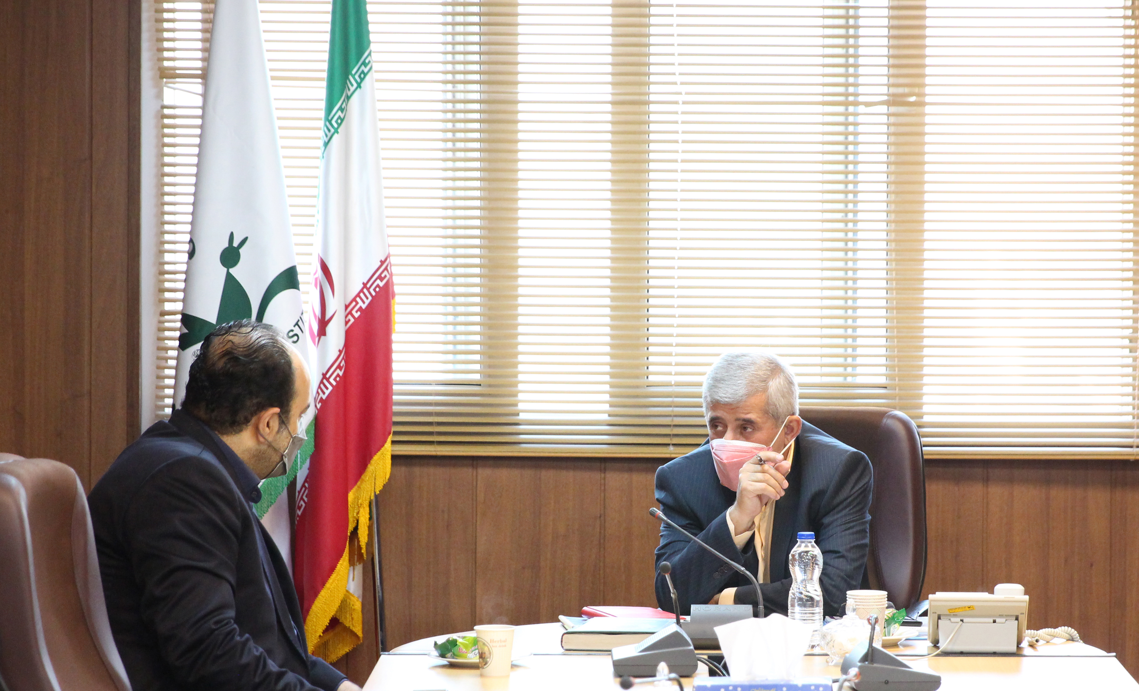 جلسه کارکنان با ریاست 2