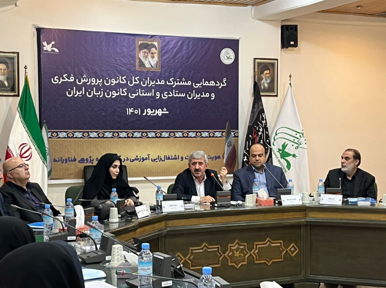 رییس کانون زبان ایران