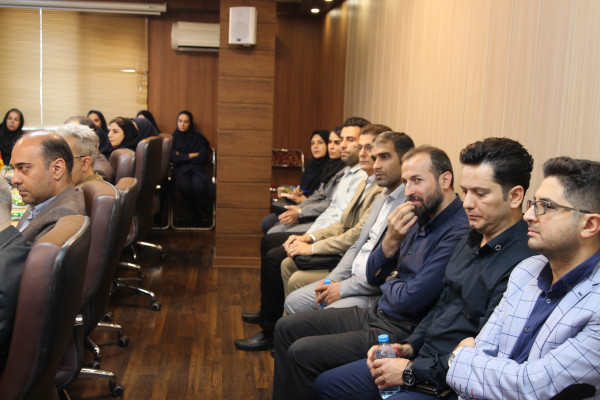 نشست با مسئولان مراکز 13