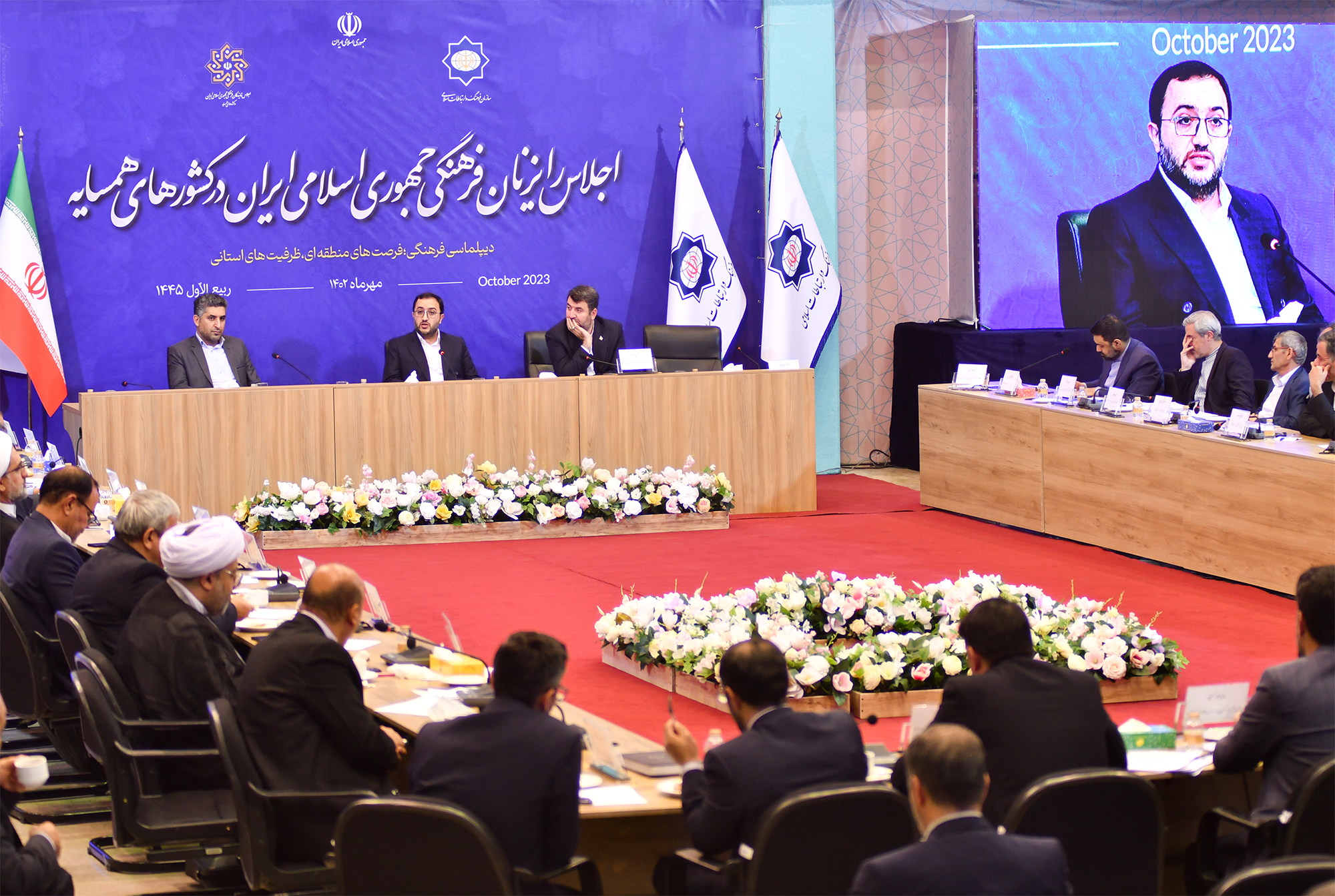 توسعۀ آموزش زبان فارسی در کشورهای منطقه و همسایه در دستور کار کانون زبان ایران قرار دارد