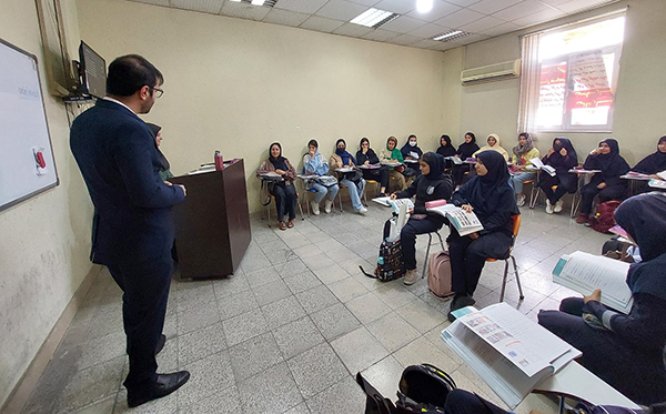 معاون پژوهش و برنامه‌ریزی کانون زبان ایران از مراکز آموزشی استان فارس بازدید کرد