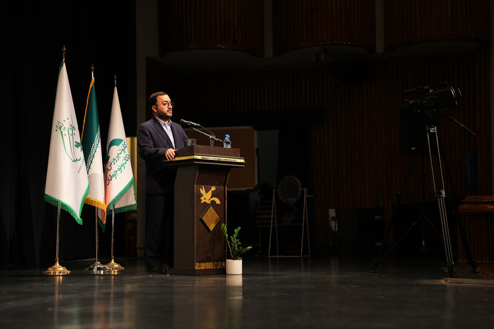 پاک‌ترین و طاهرترین کار در نظام هستی تعلیم و تربیت است/ در نوک قلۀ این تعلیم و تربیت، معلم ایستاده است