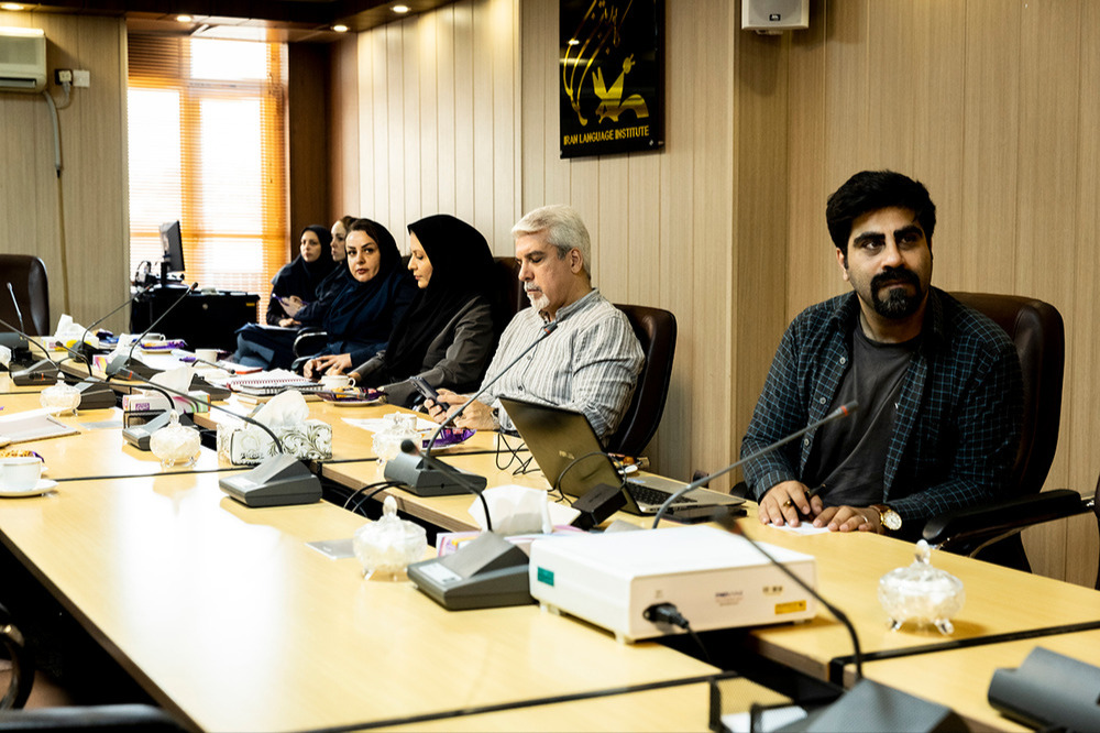 برگزاری جلسه توجیهی مدرسان برای برگزاری وبینارهای مکالمه و رفع اشکال