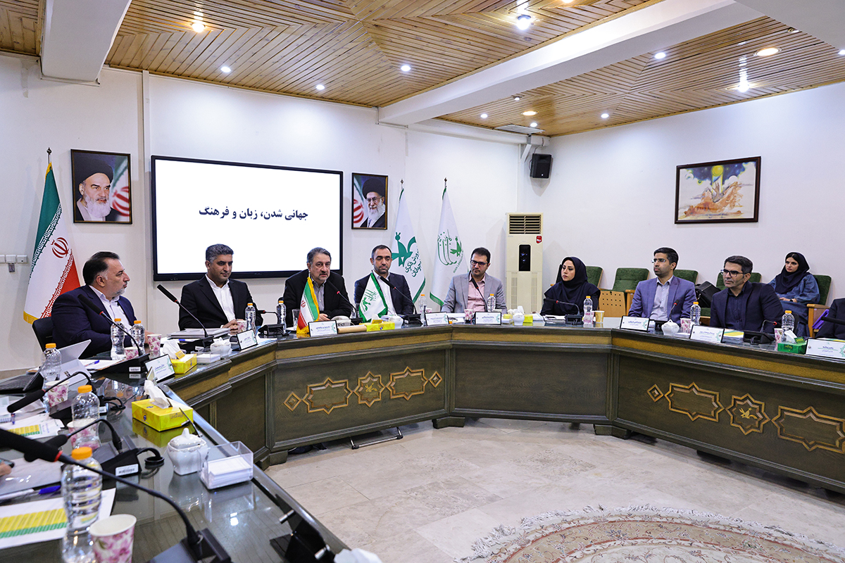 آموزش زبان باید شامل آموزش نمادها و بسترهای فرهنگی زبان نیز باشد