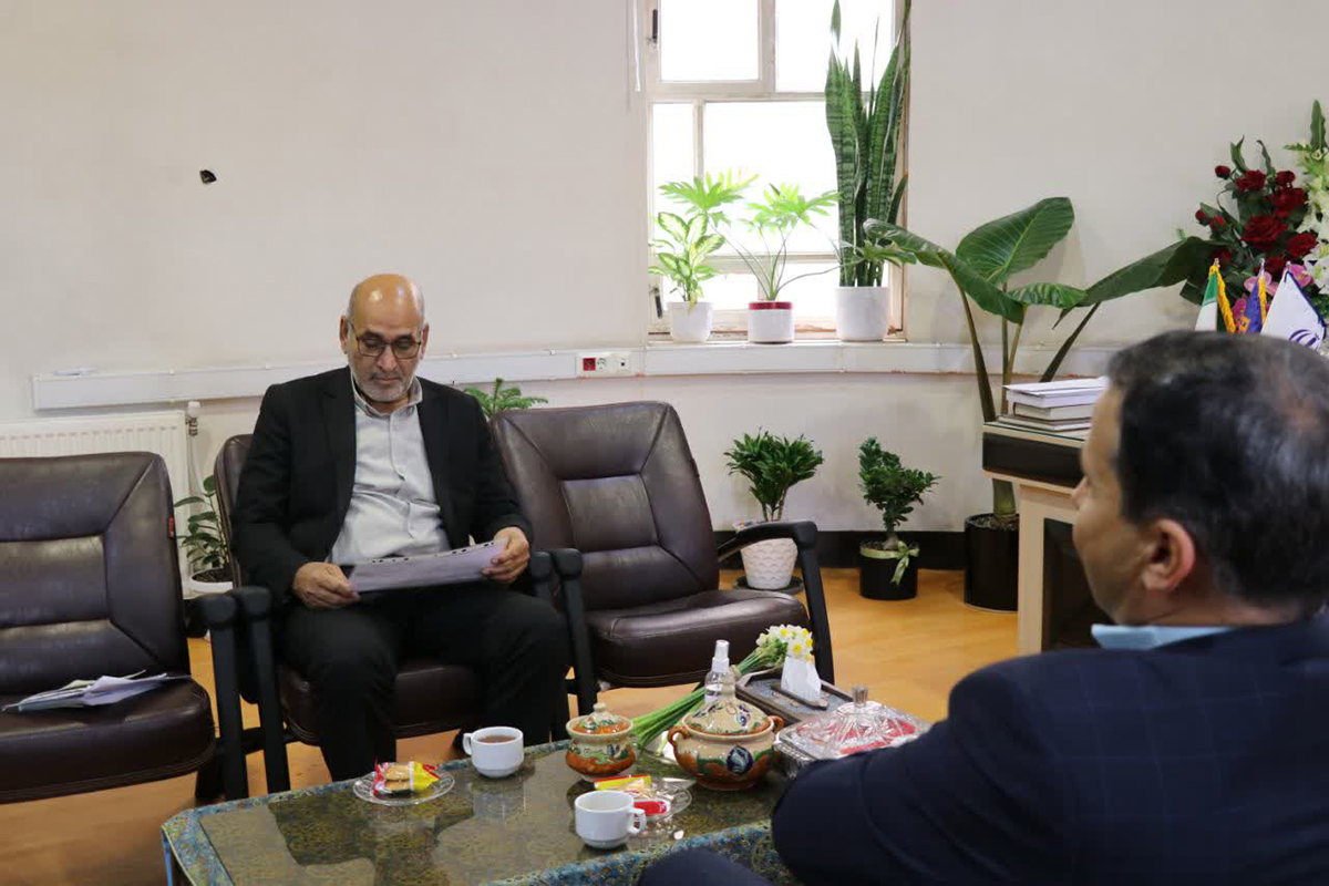 ایجاد تعامل موثر میان کانون زبان و آموزش و پرورش در استان یزد