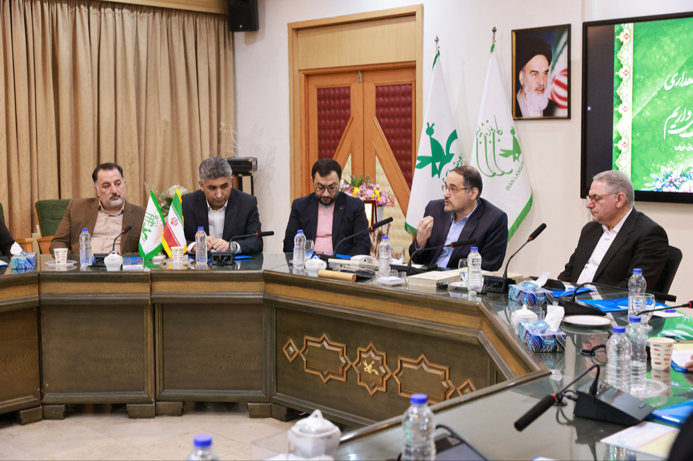 زبان دریچۀ گشودن معرفت‌ها، حکمت‌ها، اخلاق و تجارب بشری است