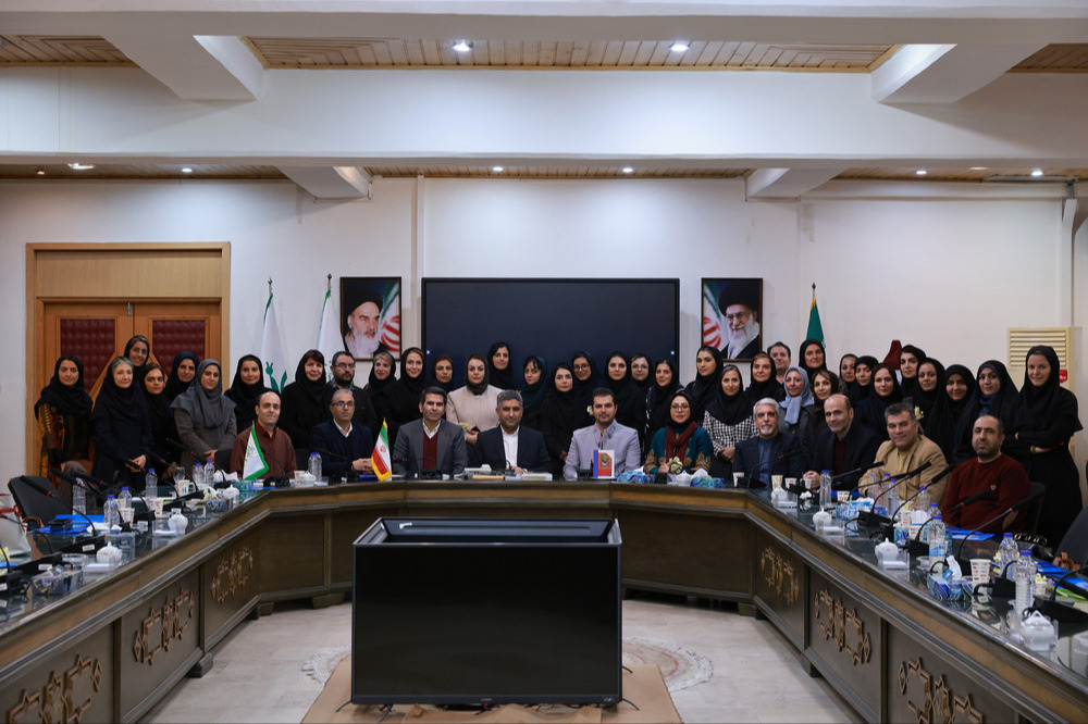 کانون زبان ایران پیش از این شعبه‌ای فکر می‌کرد و بعد از این لازم است بین‌المللی فکر کند