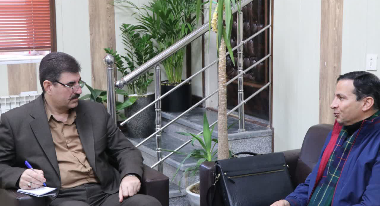 مدیر کانون زبان استان یزد با فرماندار زارچ دیدار و گفتگو کرد