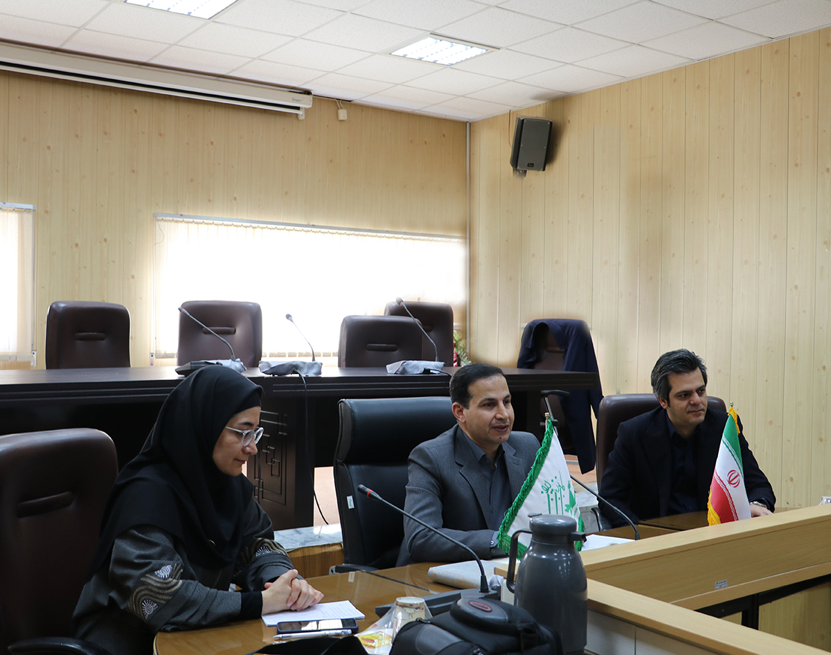 همایش دوره‌ای مدرسان بخش نوجوانان کانون زبان استان یزد برگزار شد