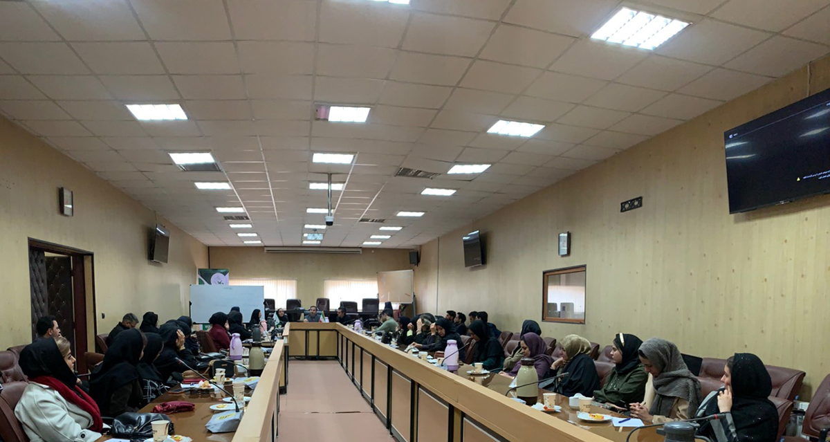 همایش دوره‌ای مدرسان بخش نوجوانان کانون زبان استان یزد برگزار شد