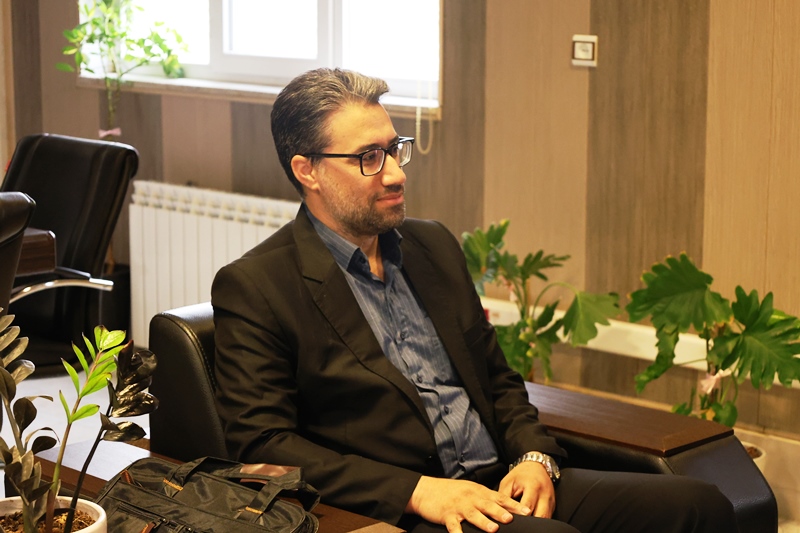مدیر کانون زبان استان مرکزی با مدیر کل امور اقتصادی و دارایی استان دیدار کرد