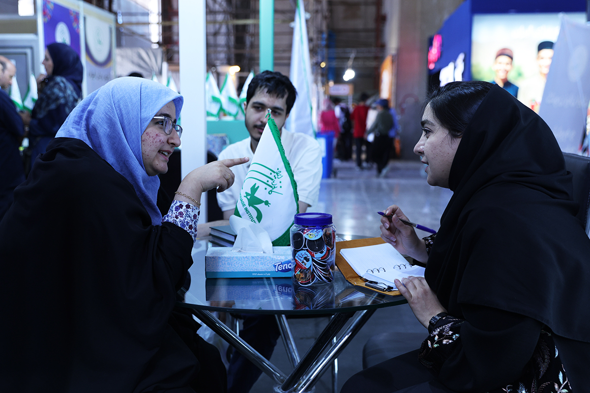 بازدید رئیس کانون از نمایشگاه کتاب 9