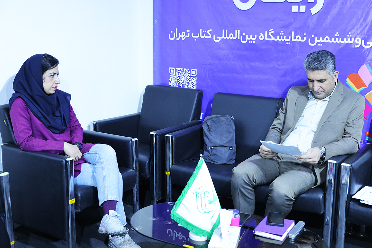 بازدید رئیس کانون از نمایشگاه کتاب 11