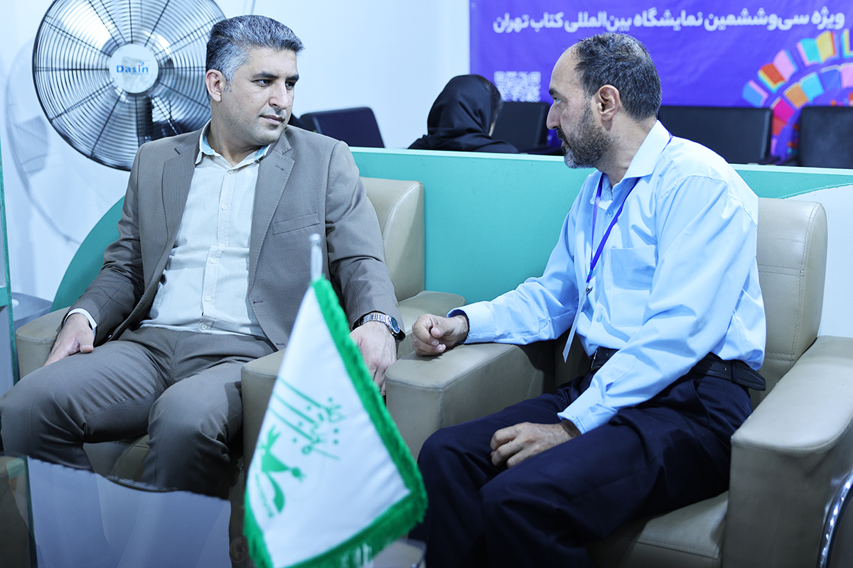 بازدید رئیس کانون از نمایشگاه کتاب 14