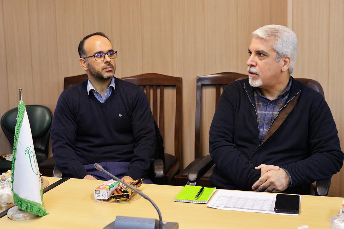 همزمان با هفتۀ پژوهش از کارشناسان کانون زبان ایران تقدیر شد