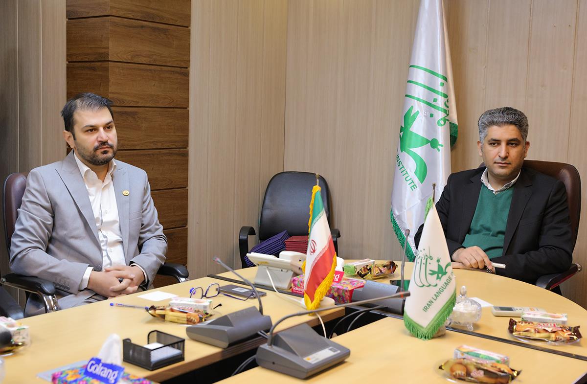 همزمان با هفتۀ پژوهش از کارشناسان کانون زبان ایران تقدیر شد
