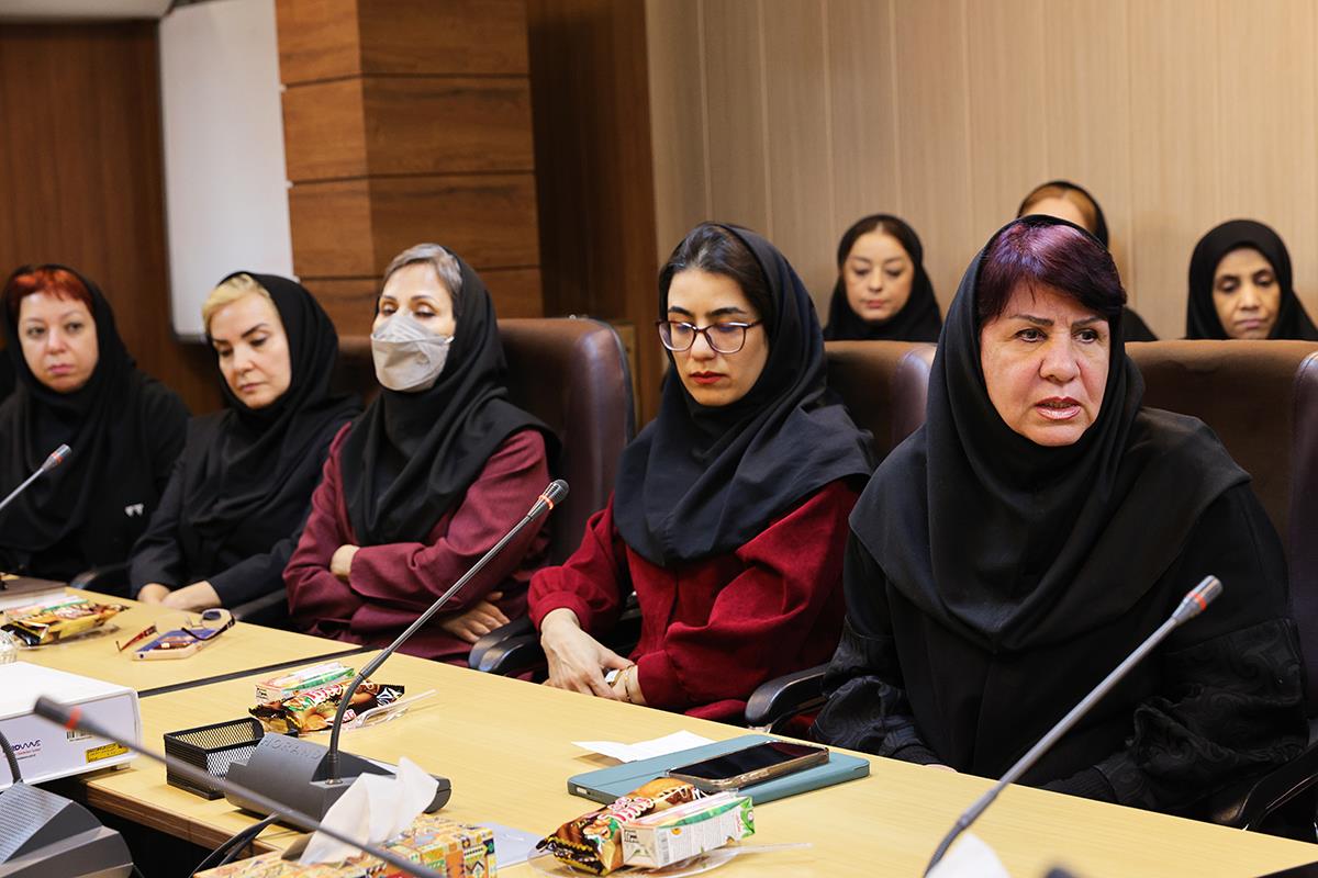 همزمان با هفتۀ پژوهش از کارشناسان کانون زبان ایران تقدیر شد