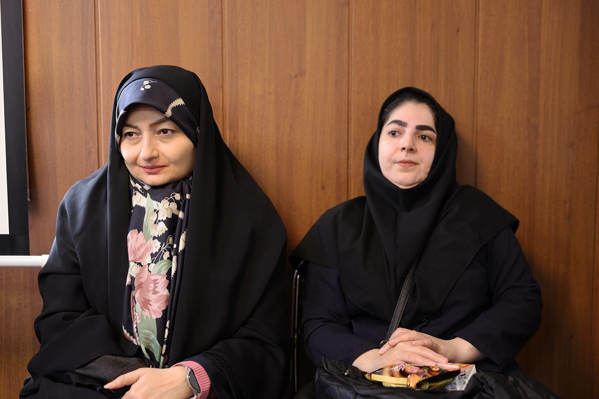 همزمان با هفتۀ پژوهش از کارشناسان کانون زبان ایران تقدیر شد