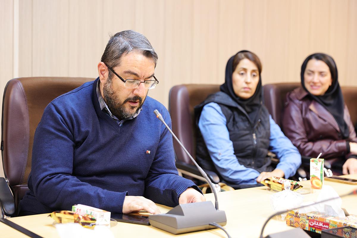 همزمان با هفتۀ پژوهش از کارشناسان کانون زبان ایران تقدیر شد