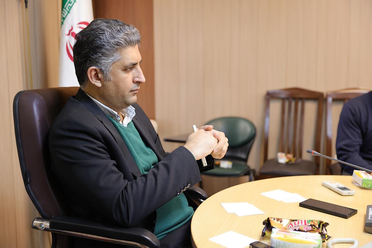 همزمان با هفتۀ پژوهش از کارشناسان کانون زبان ایران تقدیر شد