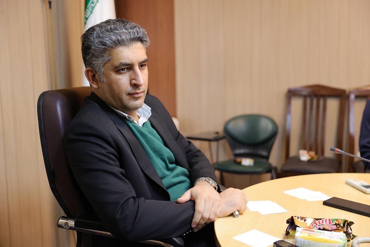 همزمان با هفتۀ پژوهش از کارشناسان کانون زبان ایران تقدیر شد