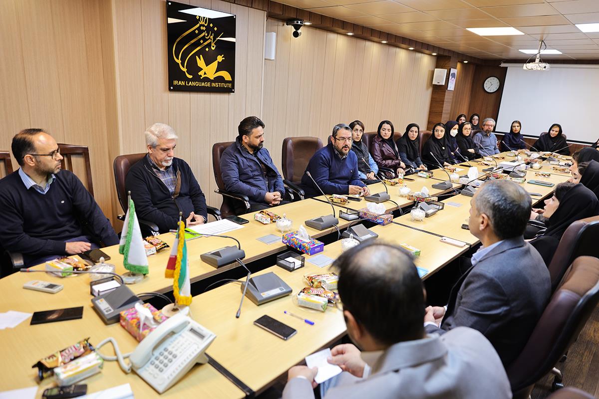 همزمان با هفتۀ پژوهش از کارشناسان کانون زبان ایران تقدیر شد