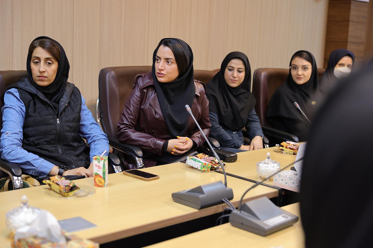 همزمان با هفتۀ پژوهش از کارشناسان کانون زبان ایران تقدیر شد