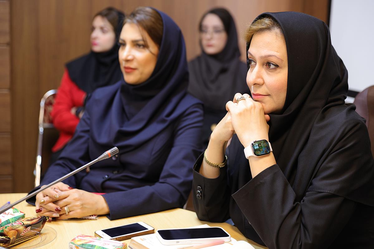 همزمان با هفتۀ پژوهش از کارشناسان کانون زبان ایران تقدیر شد
