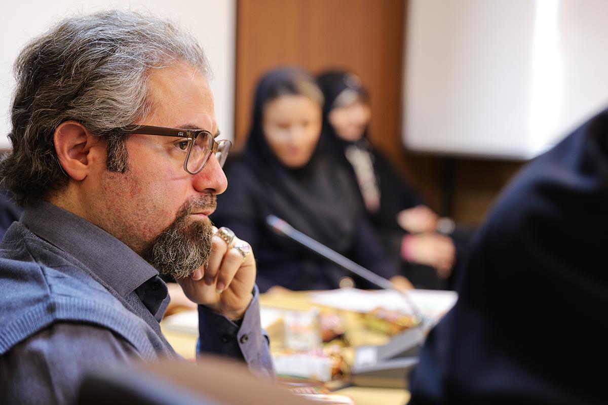 همزمان با هفتۀ پژوهش از کارشناسان کانون زبان ایران تقدیر شد