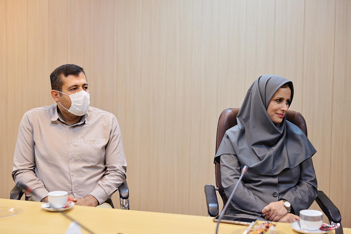 رییس کانون زبان ایران از کارکنان حوزۀ معاونت مالی قدردانی کرد