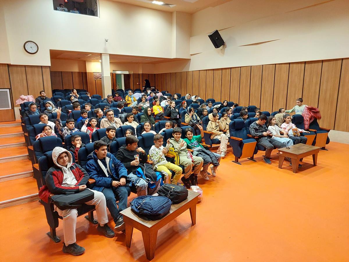 استقبال از جمعه فیلم کانون زبانی در کردستان