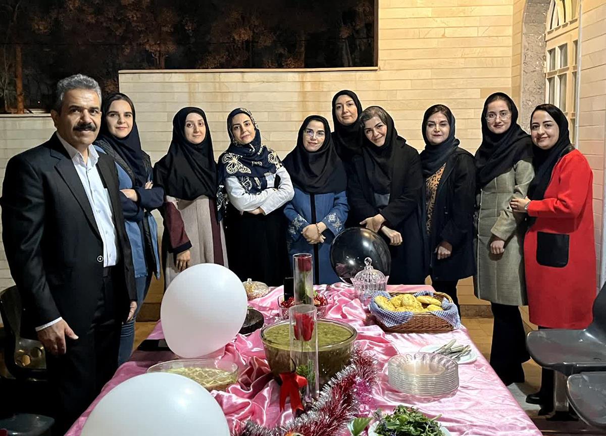 مراکز آموزشی استان یزد به استقبال یلدا رفتند (گزارش تصویری)