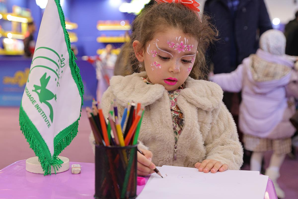 حضور کانون زبان ایران در دهمین جشنواره ملی اسباب بازی (گزارش تصویری)