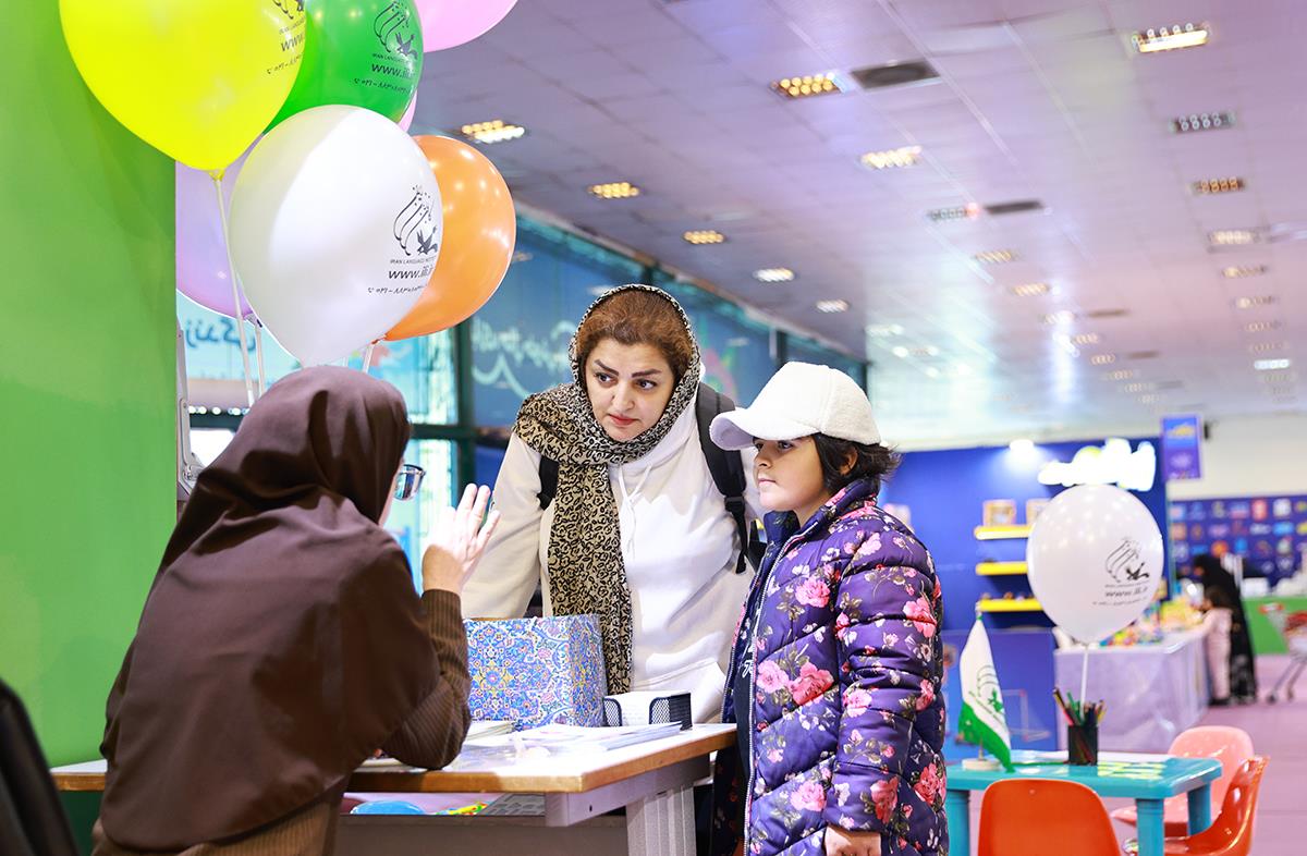 حضور کانون زبان ایران در دهمین جشنواره ملی اسباب بازی (گزارش تصویری)