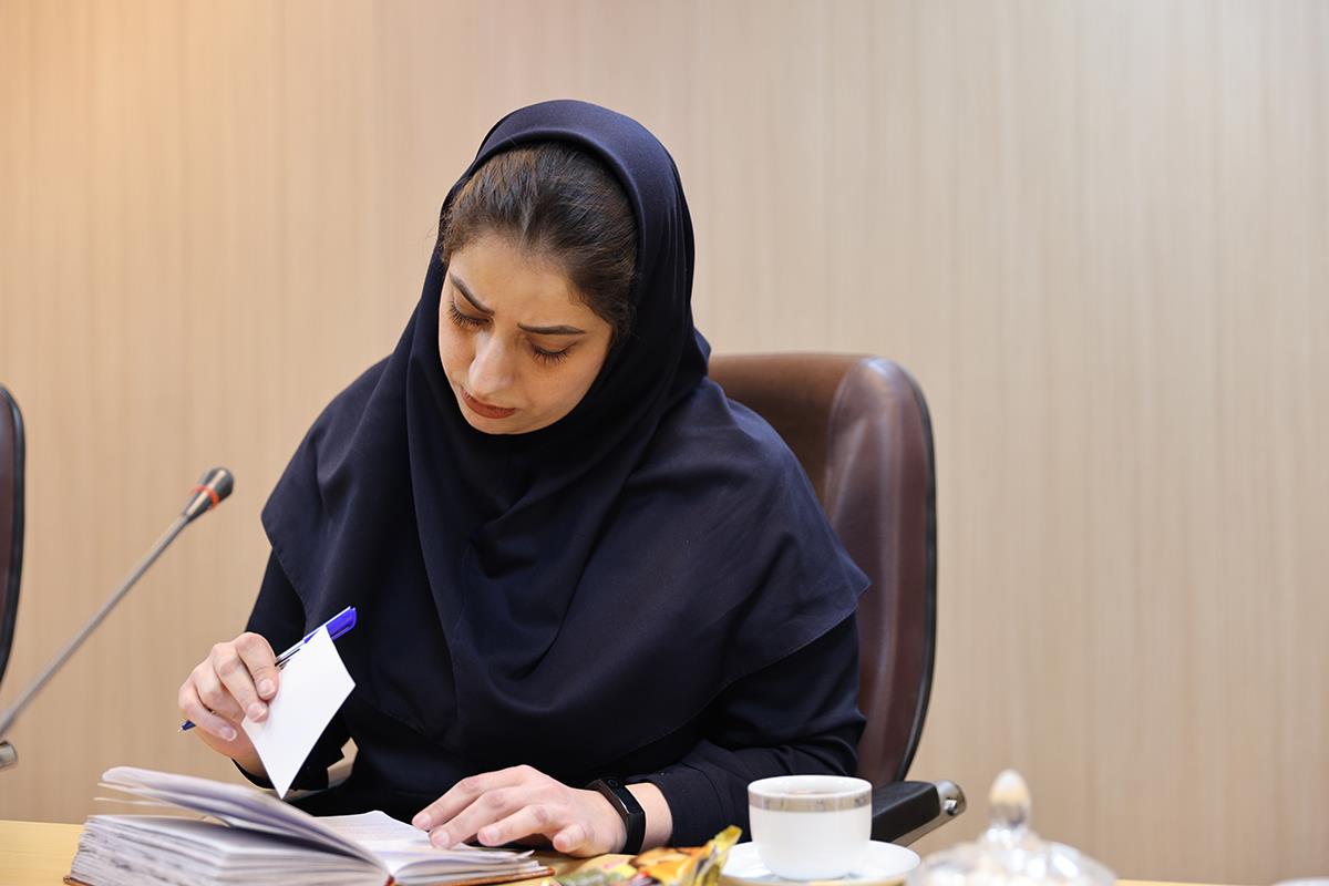 تعامل و هم‌افزایی میان معاونان، مدیران و کارکنان کانون زبان ایران در نشستی مشترک