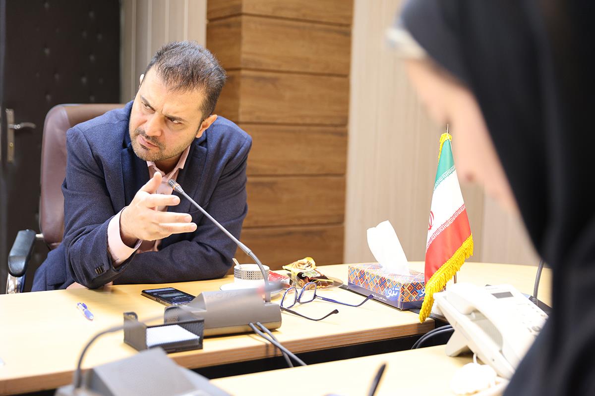 تعامل و هم‌افزایی میان معاونان، مدیران و کارکنان کانون زبان ایران در نشستی مشترک