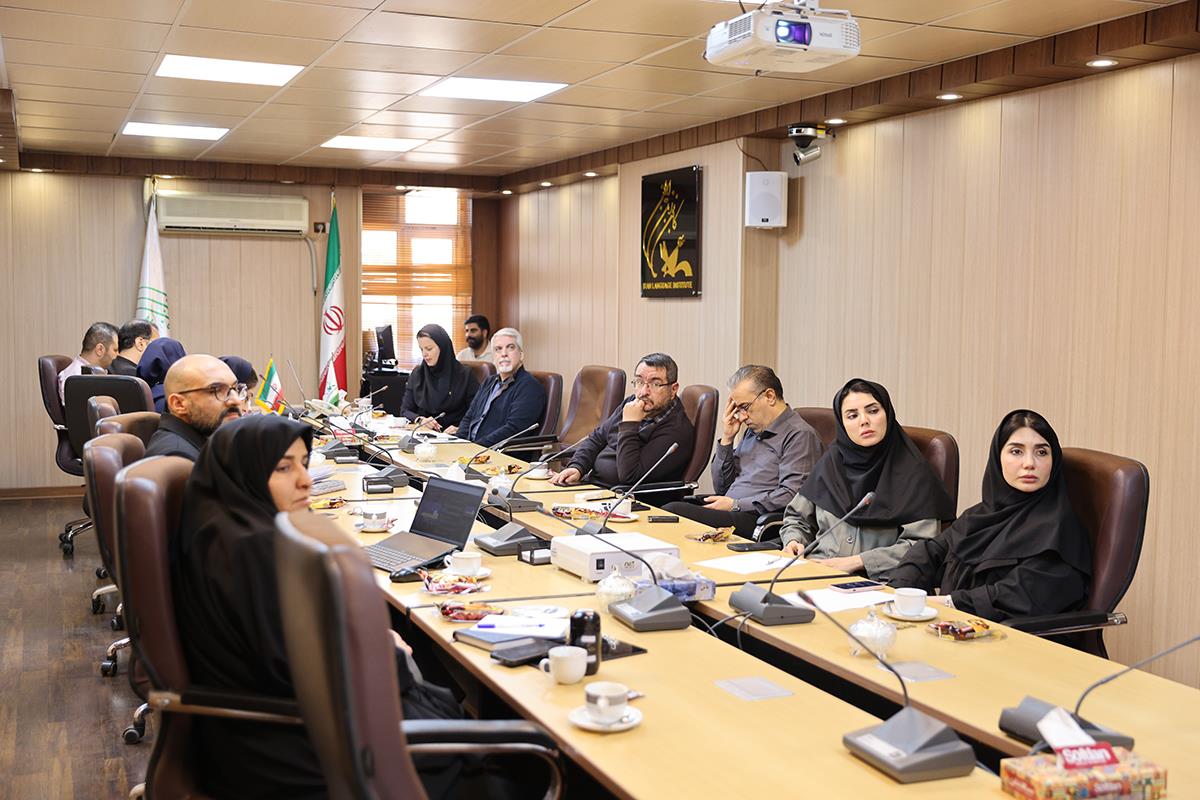 امیر صداقت، مسئول امور عمومی و اموال کانون زبان ایران نیز از رابطان اموال استان‌ها خواست در این حوزه فعال و کوشا باشند و نسبت به ارسال صحیح فاکتورها و اسناد مالی اهتمام ورزند.