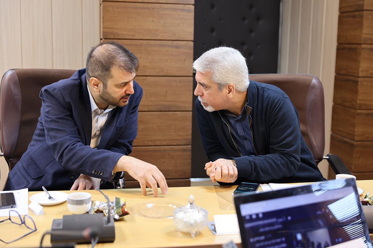 امیر صداقت، مسئول امور عمومی و اموال کانون زبان ایران نیز از رابطان اموال استان‌ها خواست در این حوزه فعال و کوشا باشند و نسبت به ارسال صحیح فاکتورها و اسناد مالی اهتمام ورزند.