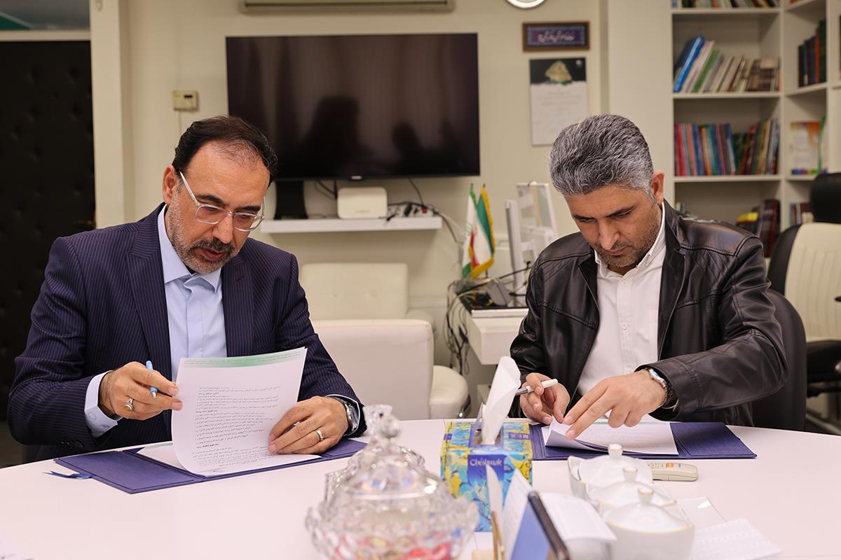 تفاهم‌نامه همکاری میان کانون زبان ایران و موسسۀ آموزشی-فرهنگی آرمان نصر کریمان منعقد شد