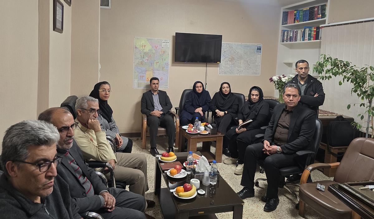 دیدار و گفت‌وگوی صمیمانه رییس کانون زبان ایران با مدرسان و کارکنان استان اصفهان