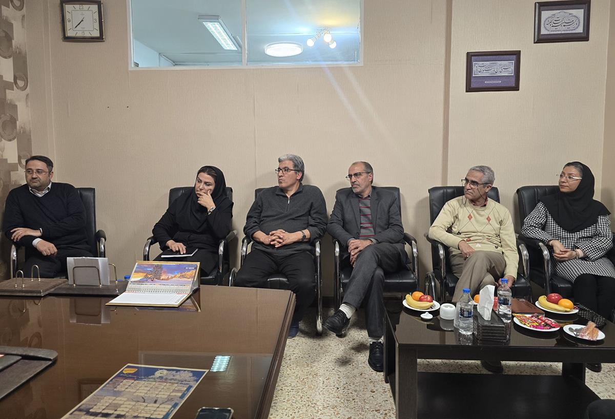 دیدار و گفت‌وگوی صمیمانه رییس کانون زبان ایران با مدرسان و کارکنان استان اصفهان