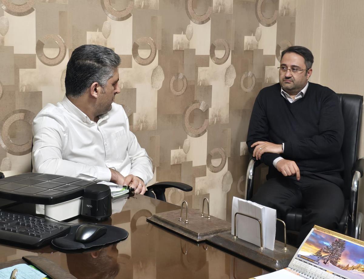 دیدار و گفت‌وگوی صمیمانه رییس کانون زبان ایران با مدرسان و کارکنان استان اصفهان