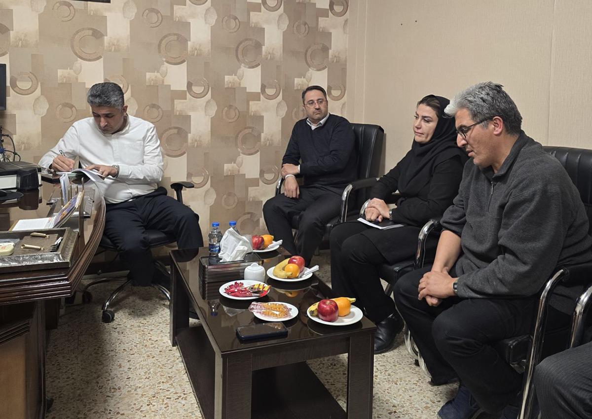 دیدار و گفت‌وگوی صمیمانه رییس کانون زبان ایران با مدرسان و کارکنان استان اصفهان