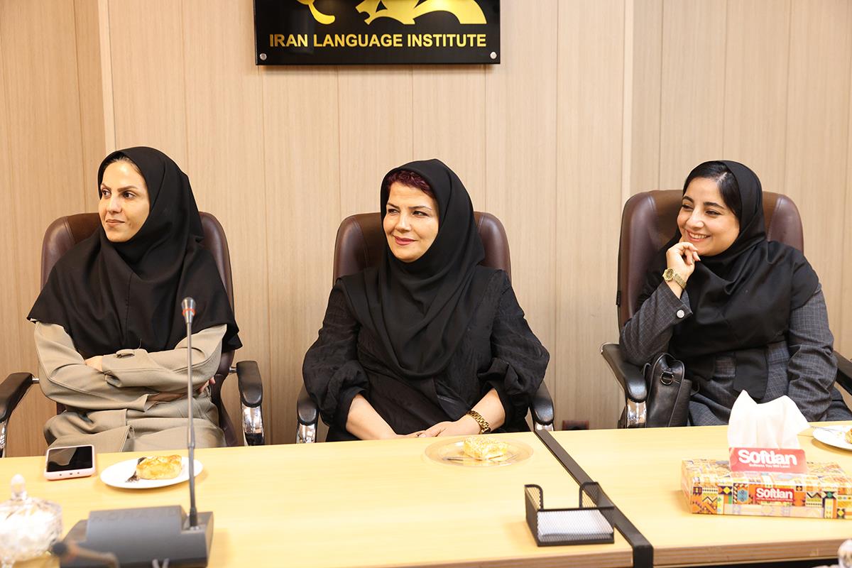 از همکاران بازنشسته کانون زبان ایران تجلیل شدند