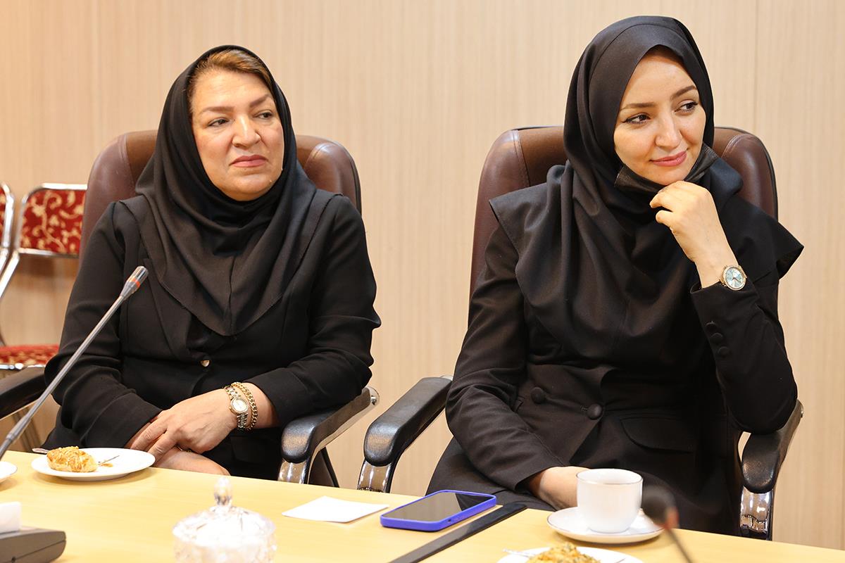 از همکاران بازنشسته کانون زبان ایران تجلیل شدند