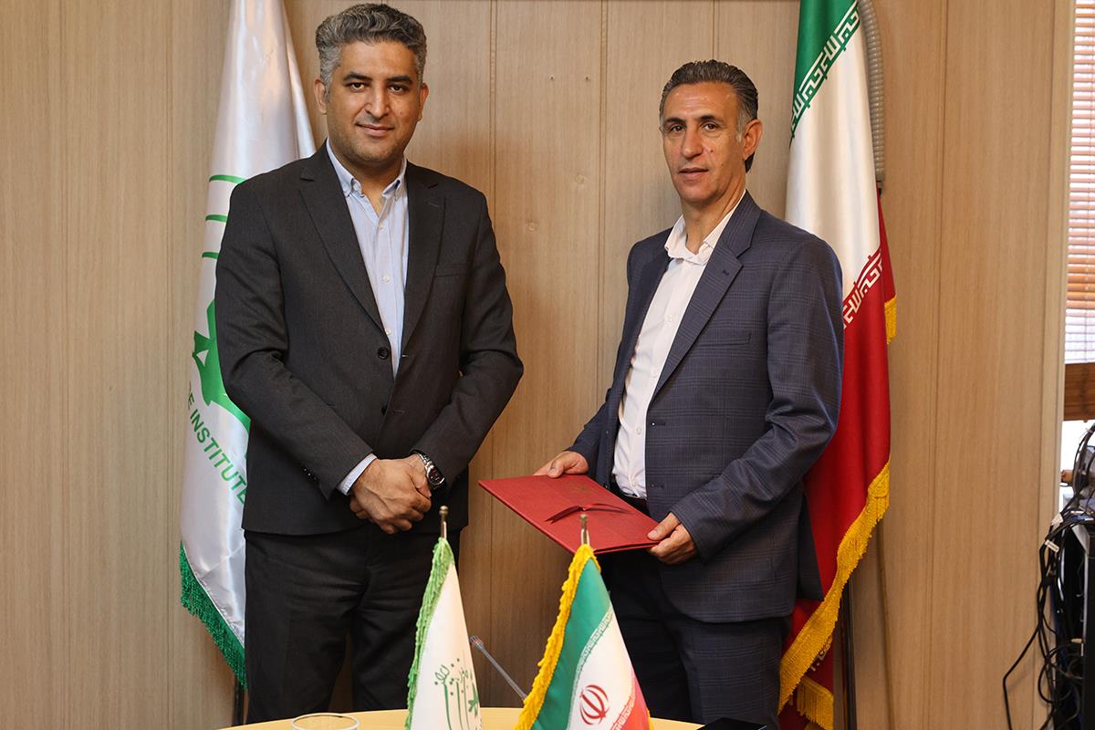 از همکاران بازنشسته کانون زبان ایران تجلیل شدند