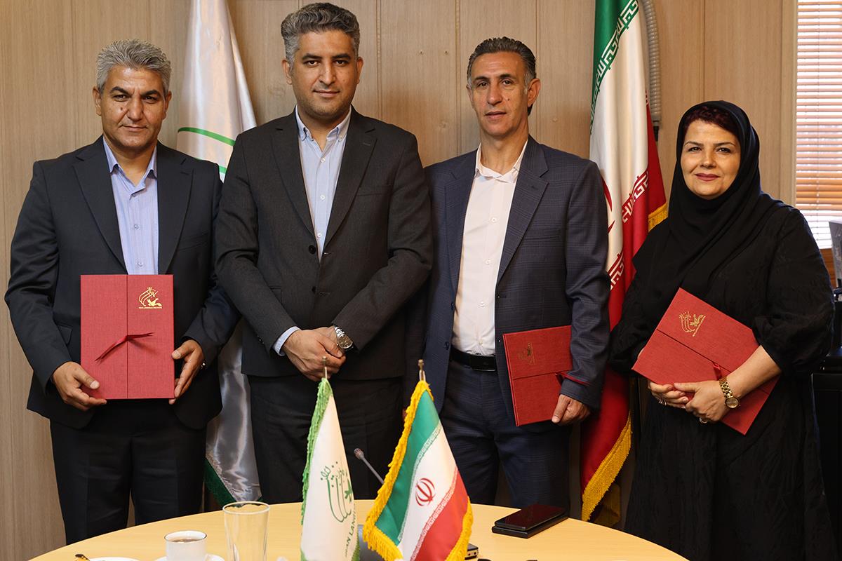 از همکاران بازنشسته کانون زبان ایران تجلیل شدنداز همکاران بازنشسته کانون زبان ایران تجلیل شدند